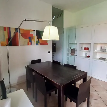 Leonardo Business & Leisure *